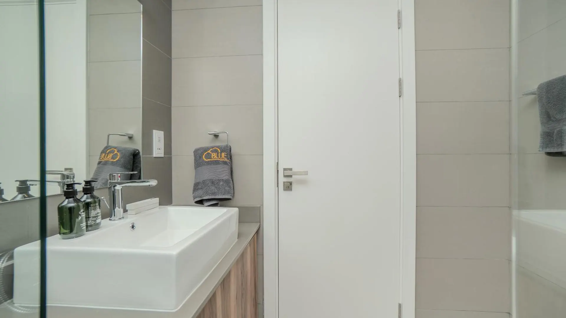 Apartamento Private Luxury Studio By Blue Cloud Holidays Sharjah Emirados Árabes Unidos